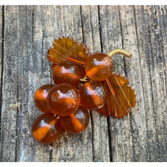 Antique Bakelite Gold and Amber Grape Cluster Brooch - Picture 3 of 6